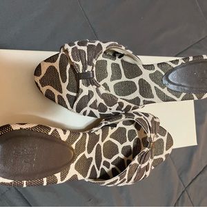 NY and Co Giraffe print wedges. Size 7